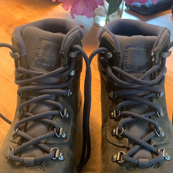 Like NEW Timberland women’s hiking boots, size 8 - Picture 4 of 9